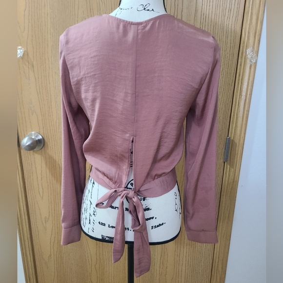 Divided H&M Dusty Rose Satin Wrap Tie Back Crop Top - Picture 2 of 3